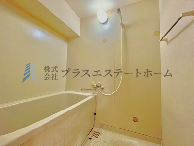 【浴室】 | 花隈ダイヤハイツ | 白基調で清潔感のある浴室♪