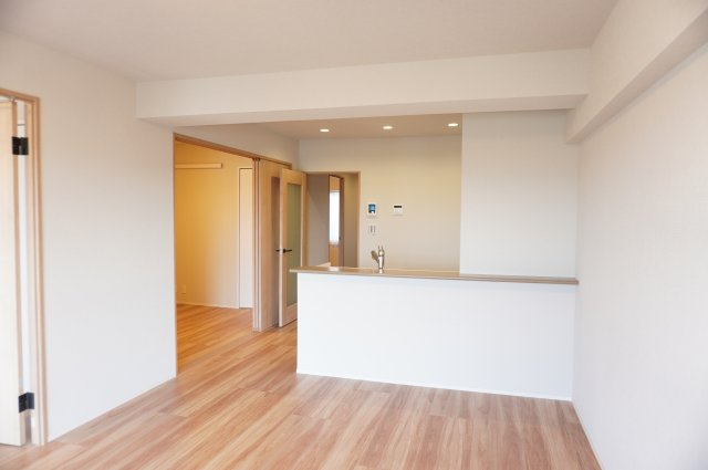 日商岩井草加マンションの居間・リビング