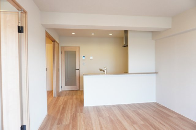 日商岩井草加マンションの居間・リビング