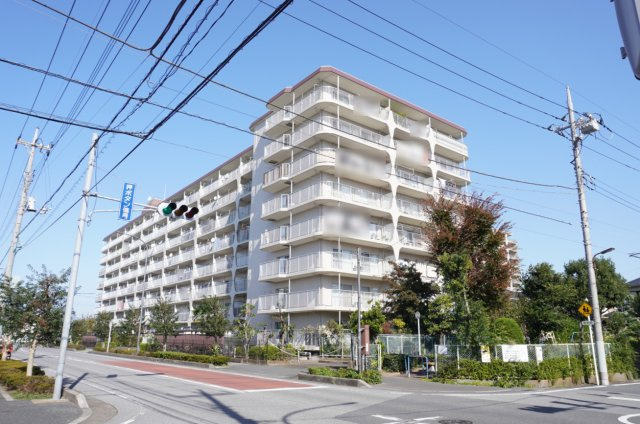 日商岩井草加マンションの外観