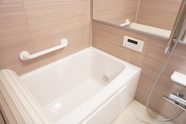 日商岩井草加マンションの浴室