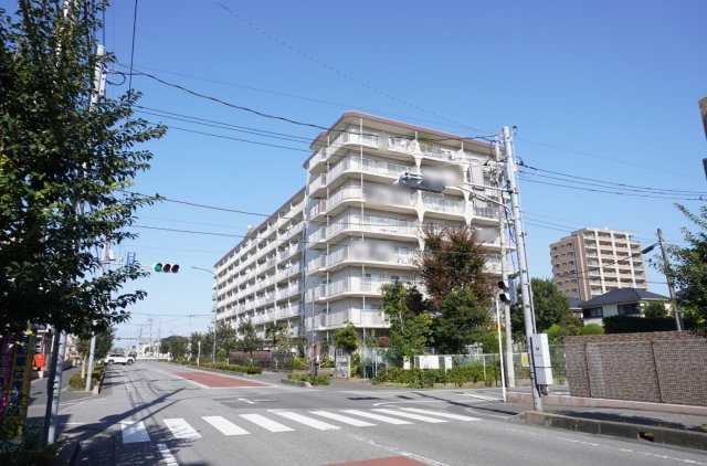 日商岩井草加マンションの外観