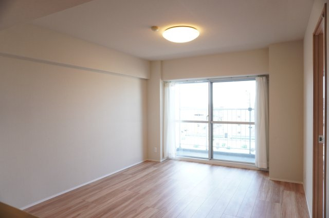 日商岩井草加マンションの居間・リビング