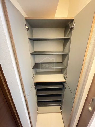 CREVISTA方南町（クレヴィスタ）の玄関