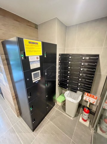 CREVISTA方南町（クレヴィスタ）のエントランス