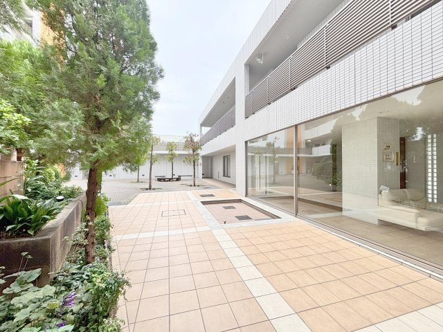 ルネ・フロンティアマークスの庭