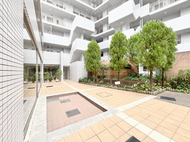 ルネ・フロンティアマークスの庭