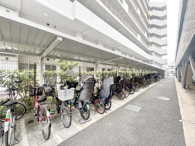 ルネ・フロンティアマークスの駐輪場