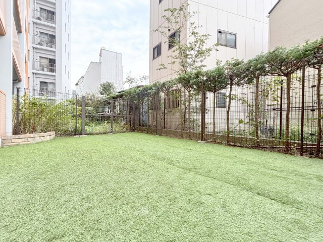 ルネ・フロンティアマークスの庭