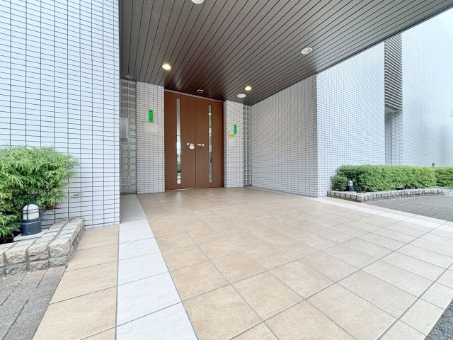 ルネ・フロンティアマークスのエントランス