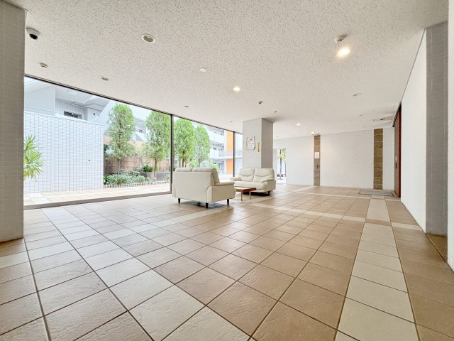 ルネ・フロンティアマークスのエントランス