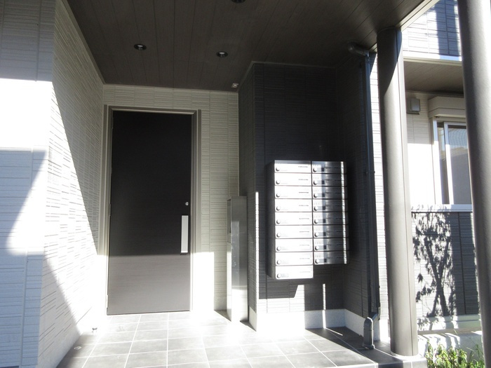 アヴァンス中村南のエントランス