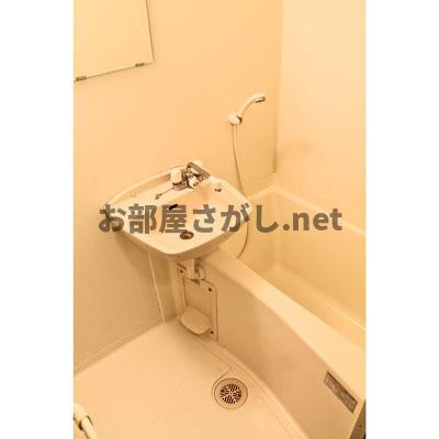 スカイコート三田慶大前 #田町 #家具家電付 #港区 #一人暮らしの浴室|きれいな内装です