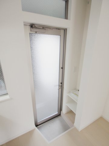 ポルトボヌール府中弐番館の玄関