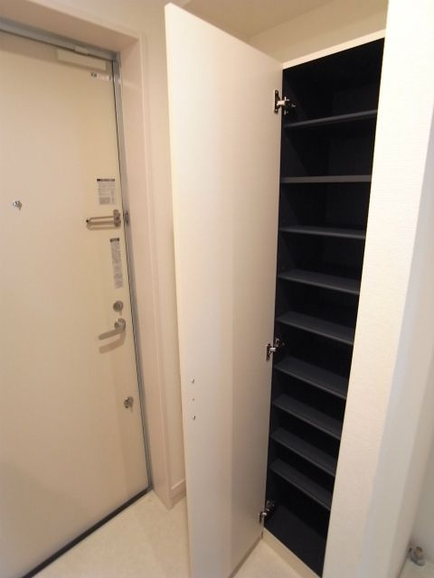 リブリ・SOPHIA喜沢の玄関