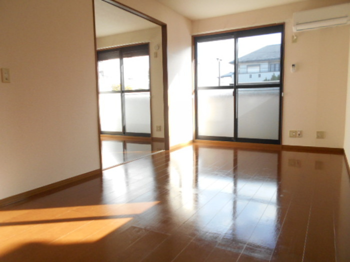 ファミーユつくば ＡＢＣの居間・リビング|Ａ103 ﾘﾋﾞﾝｸﾞ