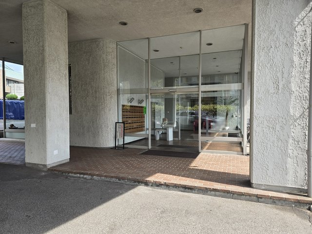 高輪ホームズのエントランス