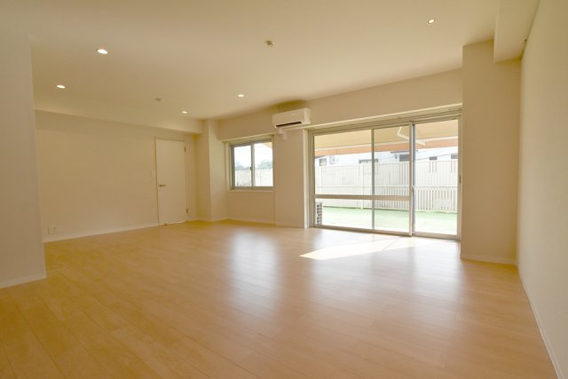 高輪ホームズの居間・リビング