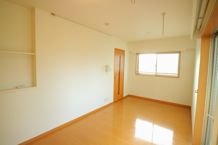 プライムアーバン田町の居間・リビング|ピクチャーレール