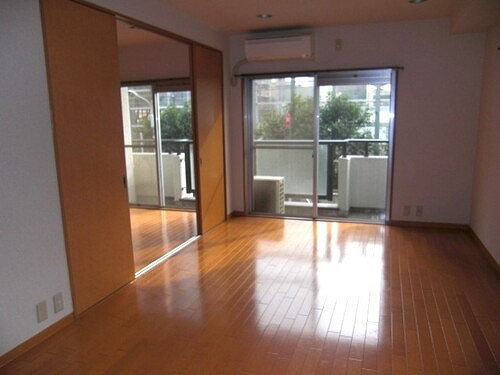 芝公園アビタシオンの居間・リビング|リビングダイニング　※2009年11月撮影