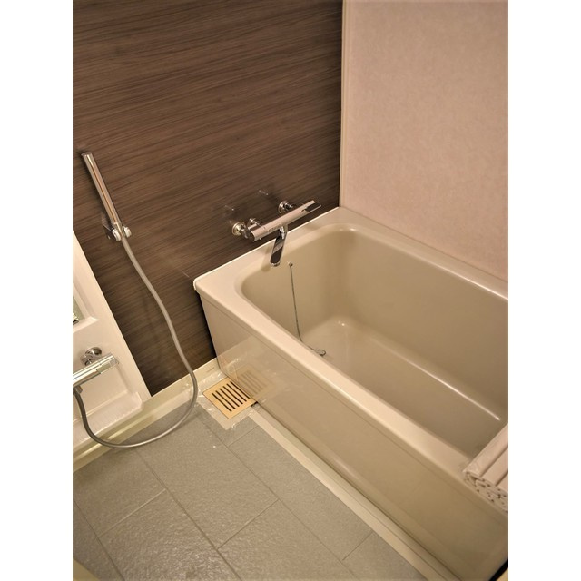 白金台アパートメントの浴室