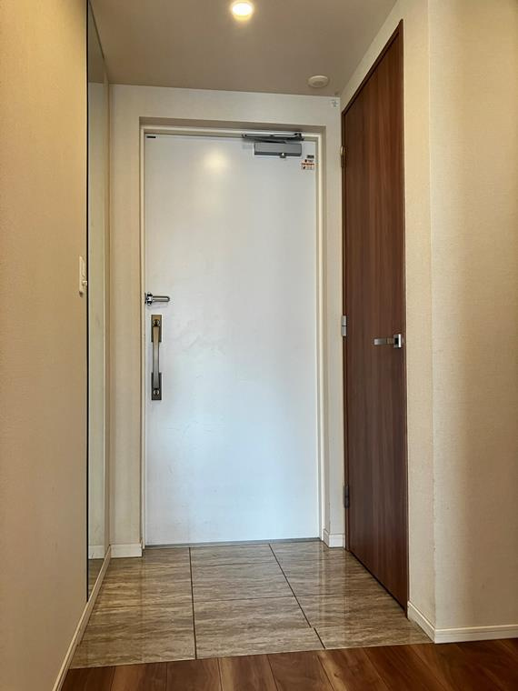 ＧＬＯＢＡＬ　ＦＲＯＮＴ　ＴＯＷＥＲの玄関