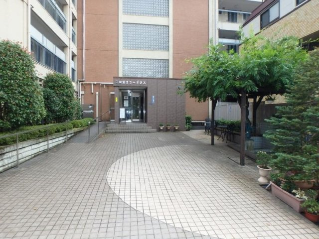三田第二コーポラスのエントランス
