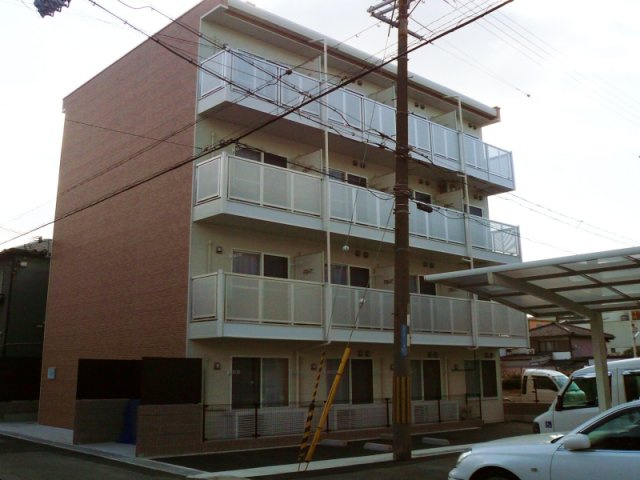 レオパレスルコントワール御影の外観|落ち着いた雰囲気の外観です