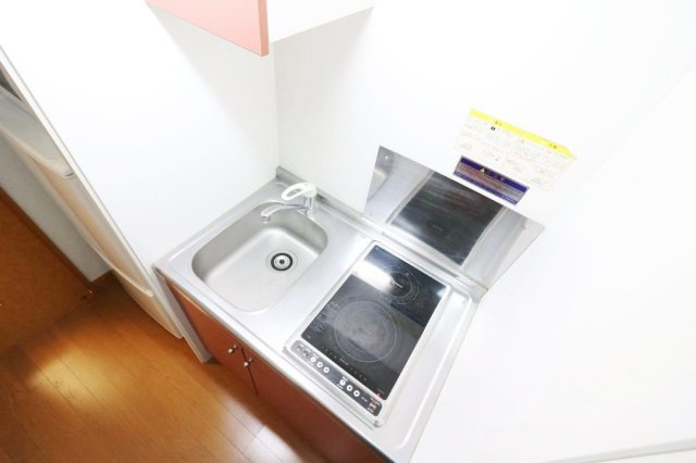 レオパレスル　コントワールⅥのキッチン|電熱タイプのコンロが２口