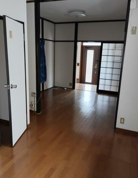 岩屋北町貸戸建住宅の居間・リビング
