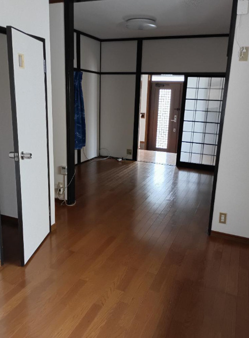 岩屋北町貸戸建住宅の居間・リビング