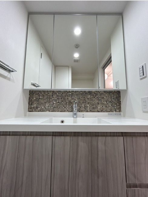 パークレジデンス三軒茶屋　築浅　駅近　ウォークインクロゼット　シューズインクロゼットの洗面所