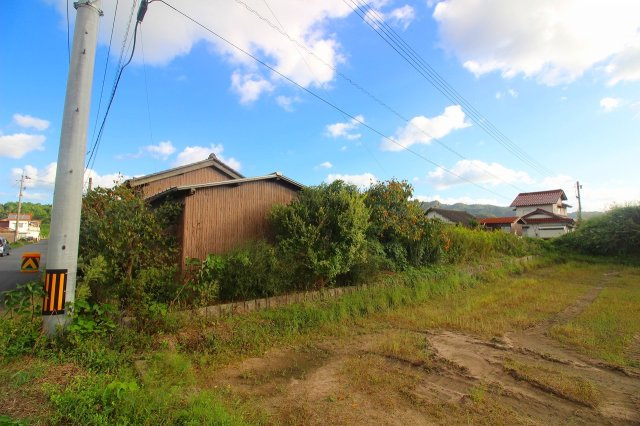 安来市飯梨町土地の外観|隣接地に建物が少なく、眺望良い建物を建築可能です。