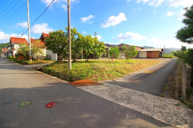 安来市飯梨町土地の外観|前面道路は幅員約3.0ｍの角地になります。