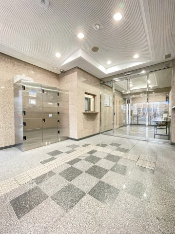 アルモード京都西院のエントランス