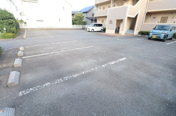 アトラクト松代の駐車場|駐車場