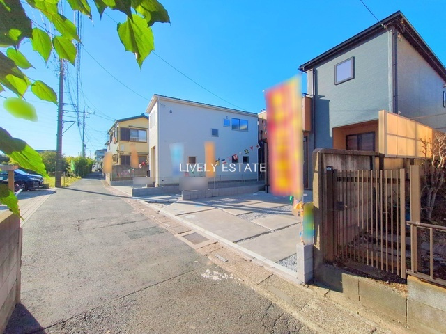 草加市瀬崎5丁目 新築分譲住宅 全3棟 1号棟の前面道路含む現地写真