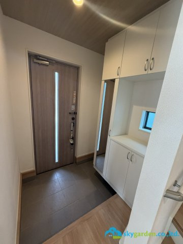 秦野市堀山下3期　新築戸建　全7棟4号棟の玄関