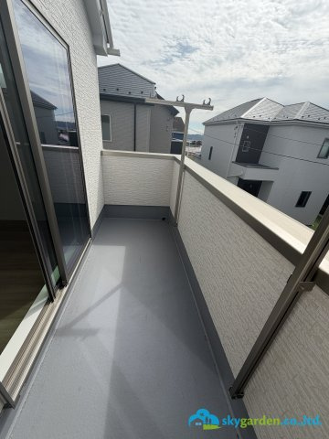 秦野市堀山下3期　新築戸建　全7棟4号棟のバルコニー
