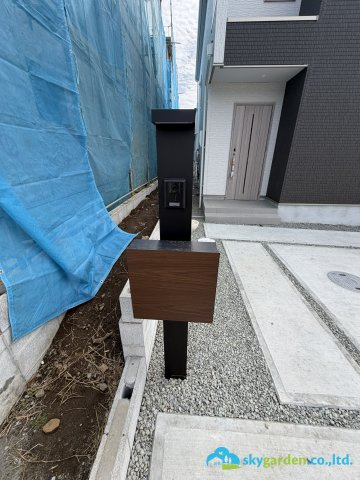 秦野市堀山下3期　新築戸建　全7棟4号棟の玄関