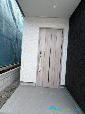 秦野市堀山下3期　新築戸建　全7棟4号棟の玄関