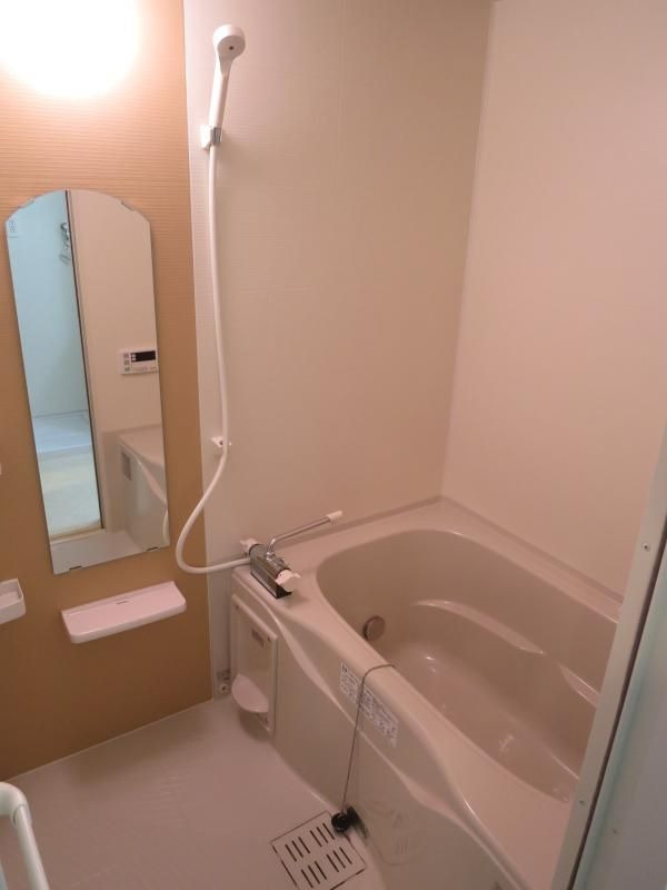 サンパーク板付の浴室