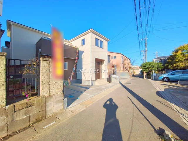 草加市瀬崎5丁目 新築分譲住宅 全3棟 2号棟の前面道路含む現地写真