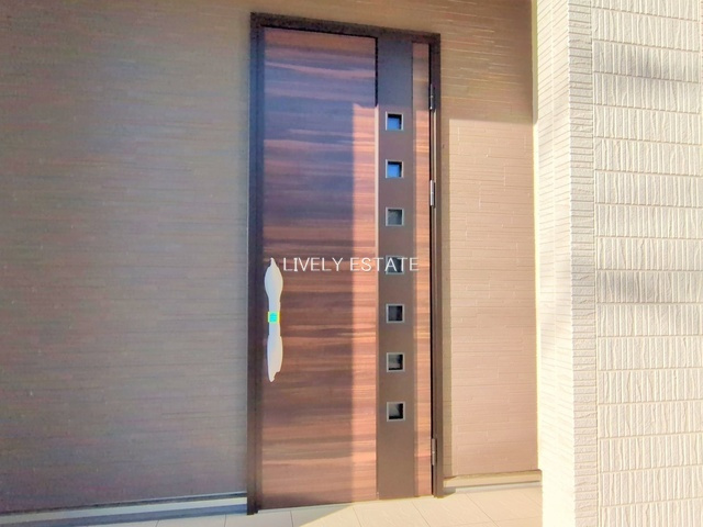 草加市瀬崎5丁目 新築分譲住宅 全3棟 2号棟の玄関