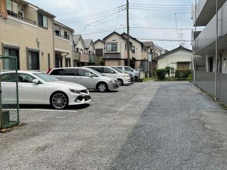 グレーストーエイの駐車場