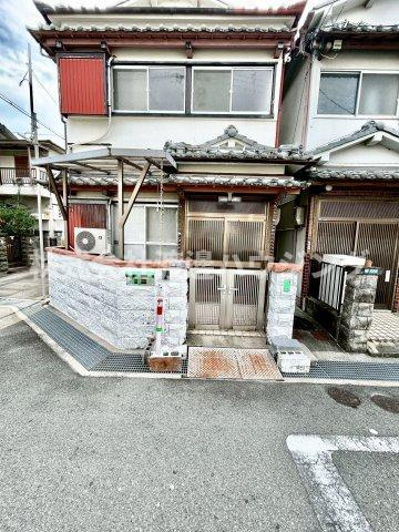 南楠の里町一戸建のエントランス