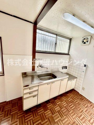 南楠の里町一戸建のキッチン