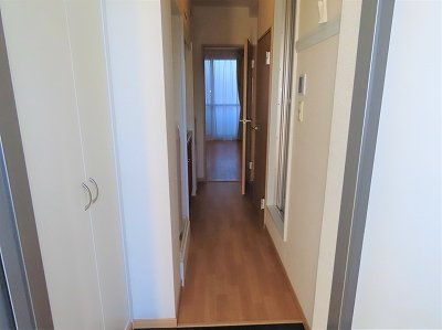 【玄関】 | レオパレスカンテサンス | 玄関からのアングルです