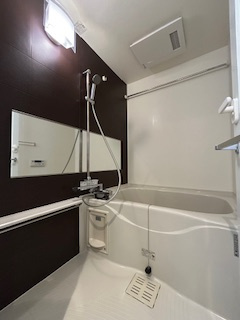 MDI.J Esaka Courtの浴室|落ち着いた空間のお風呂です