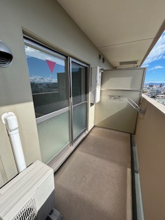 MDI.J Esaka Courtのバルコニー|外からの目が気にならないバルコニーで洗濯物が干せます